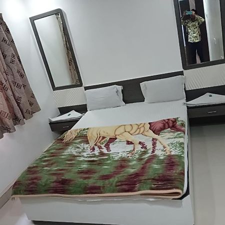 Hotel Shri Sai Darshan Shirdi Exteriör bild