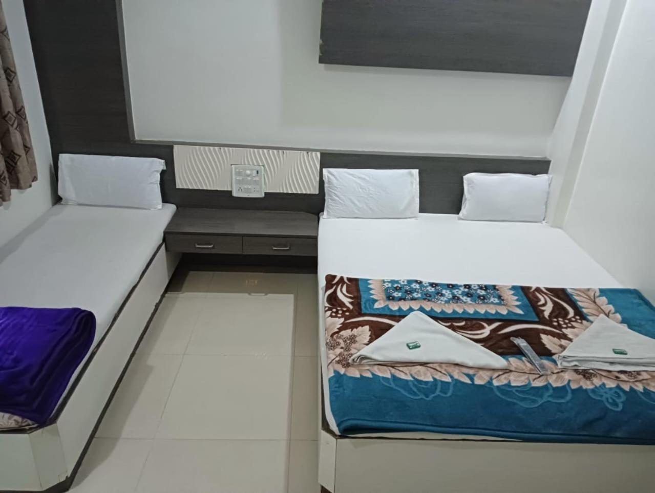 Hotel Shri Sai Darshan Shirdi Exteriör bild