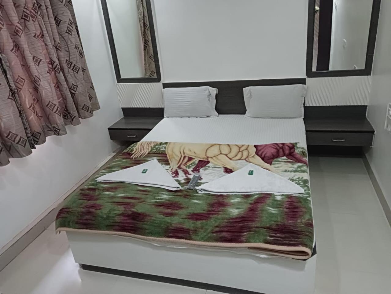 Hotel Shri Sai Darshan Shirdi Exteriör bild
