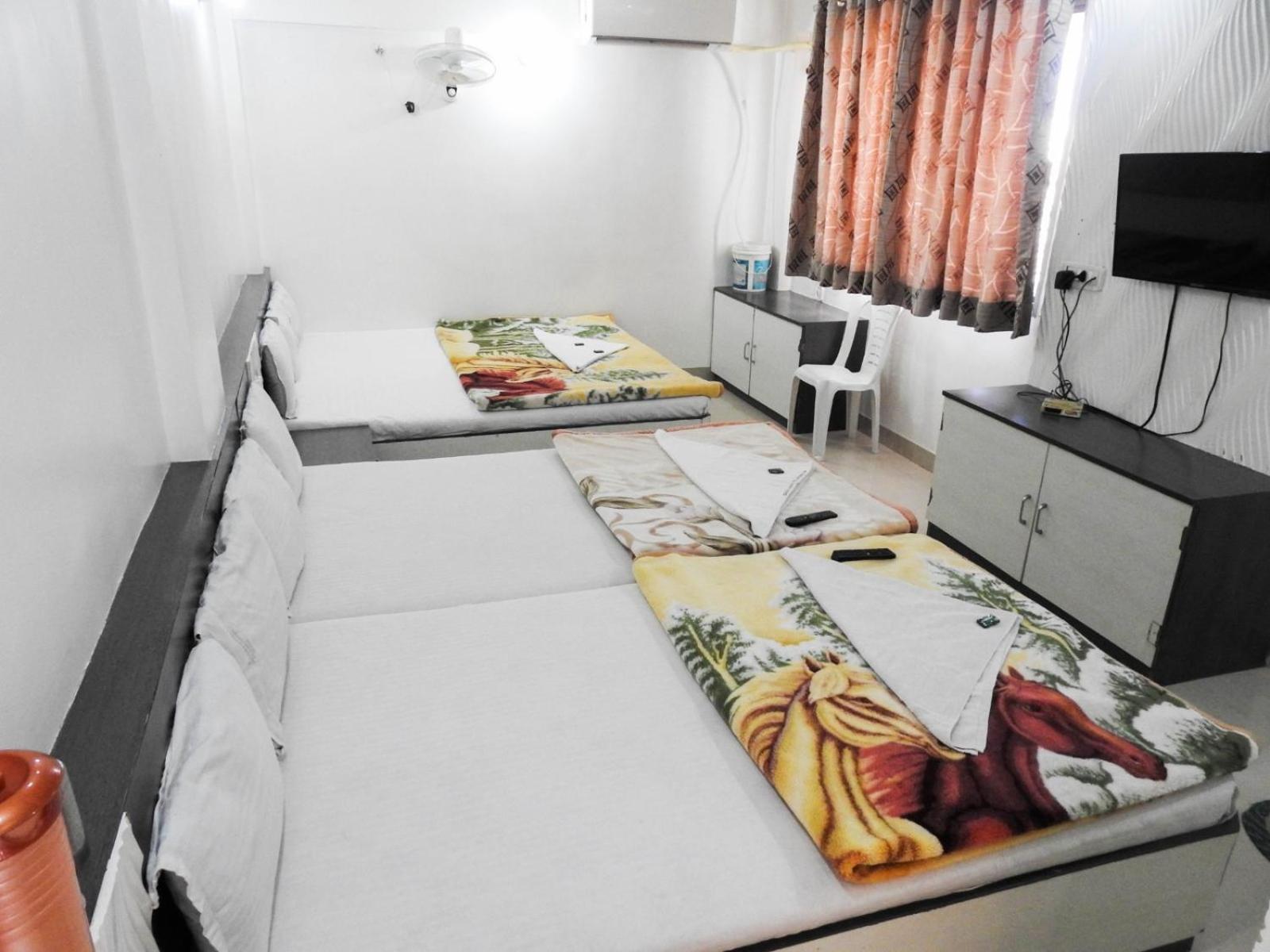 Hotel Shri Sai Darshan Shirdi Exteriör bild