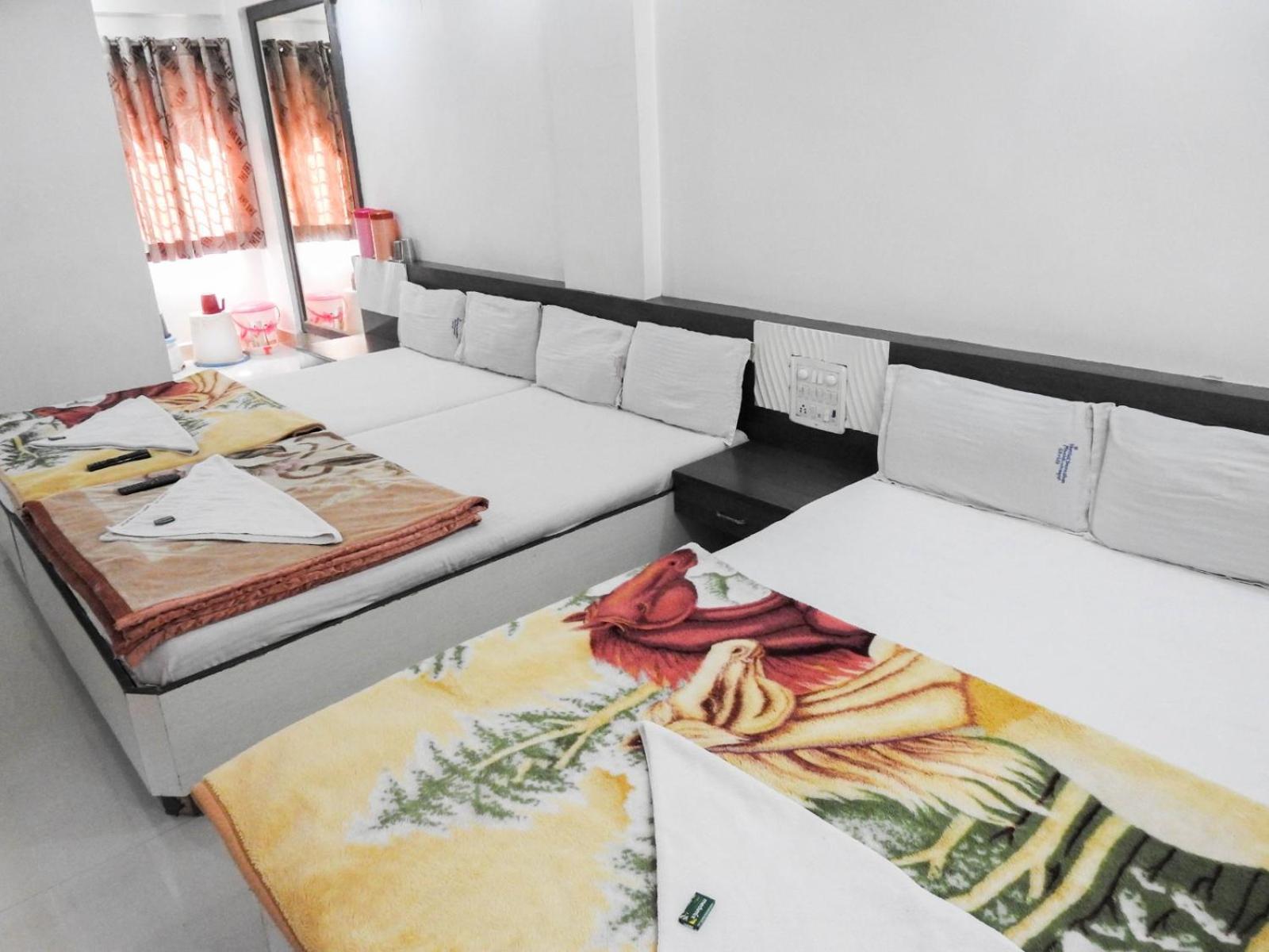 Hotel Shri Sai Darshan Shirdi Exteriör bild